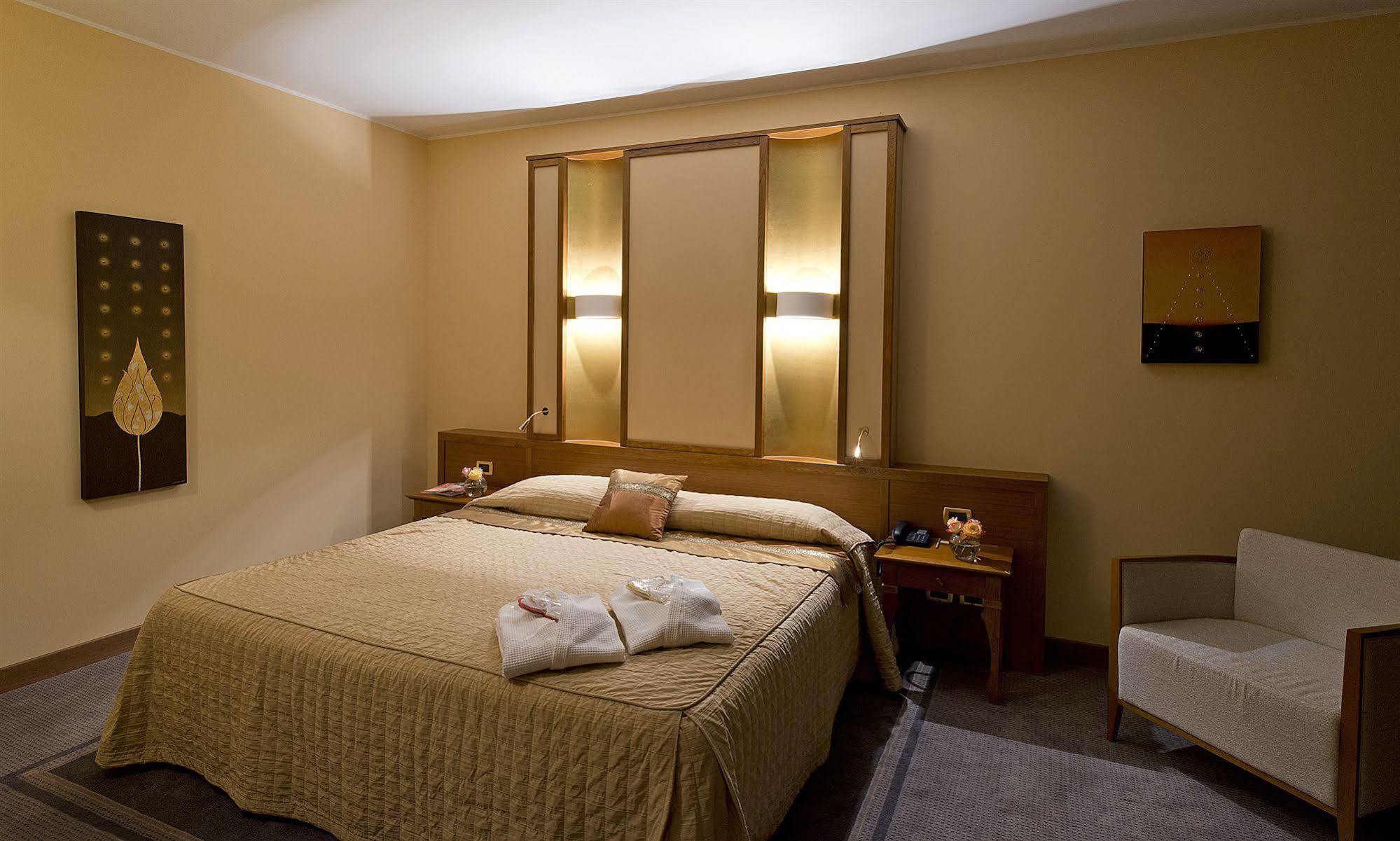 Thai Si Royal Thai Spa Lovadina Exteriér fotografie
